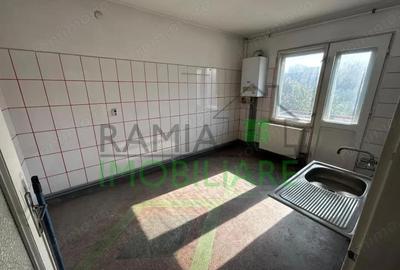 Casa cu 2 apartamente si teren generos-zona centrala, potential excelent! - 2