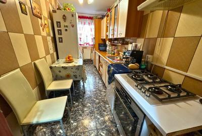 Apartament 3 camere decomandat ( balcon si două pivnițe) - 8
