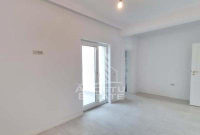 Casă cu 4 camere cu Teren 300 Mp în Dumbrăvița