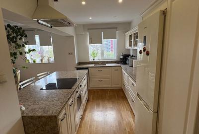 Apartament cu 4 camere în Central - 3