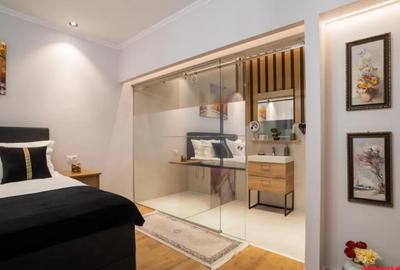 Casă cu 7 camere cu Teren 266 Mp în Central - 1