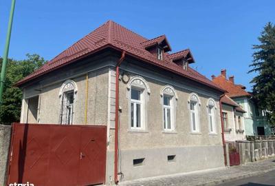 Casă cu 4 camere cu Teren 600 Mp în Centrul Istoric - 1