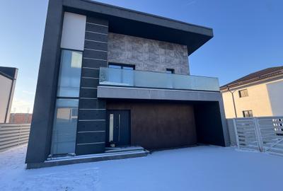 Casă cu 4 camere cu Canalizare în Exterior Est - 2