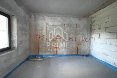 Casă cu 5 camere cu Teren 1800 Mp în Stremț - 13