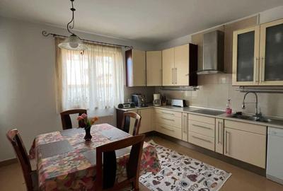 Casă cu 4 camere în Central - 2