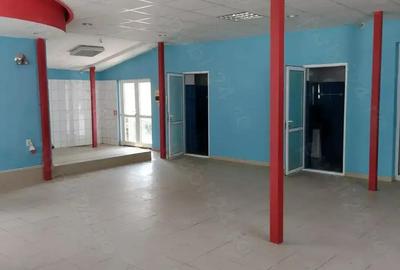 Spațiu comercial, de 540 mp, în Central - 14