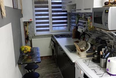 Vand apartament cu trei camere termopane centrala gaz clima proaspat renovat etajul 4 acoperit - 2