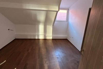 Apartament cu 4 camere decomandat în Decebal - 2