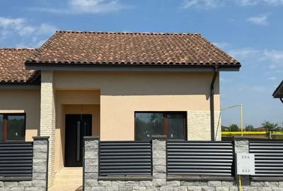 Casă cu 4 camere cu Canalizare în Cernica