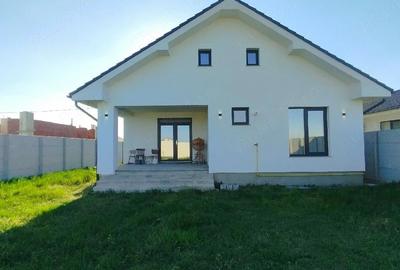 Casă cu 7 camere cu Teren 559 Mp în Central