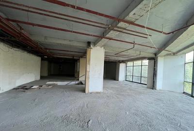 Birou, de 310 mp, în Titan - 3