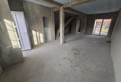 Duplex cu 4 camere cu Canalizare în Moșnița Nouă - 3