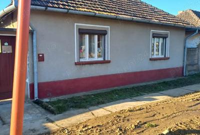 Casă cu Teren 3435 Mp în Boiu - 1