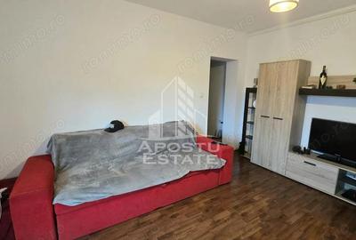 Apartament cu 3 camere semidecomandat, mobilat în Aradului