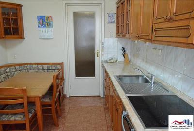 Apartament 3 Camere de Inchiriat Zona Aleea Carpati - 1