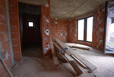 Casă individuală cu 7 camere cu Canalizare în Rontău - 8