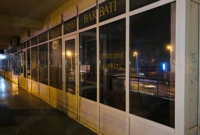 Ofer spre inchiriere un spatiu comercial de 40 mp in complex Pelican - 1