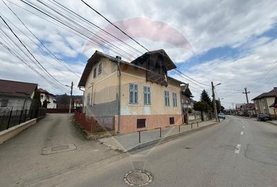 Casă cu 4 camere cu Teren 250 Mp în Central - 4