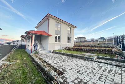 Casa individuala cu 5 camere si curte libera de 430 mp in Cisnadie - 1