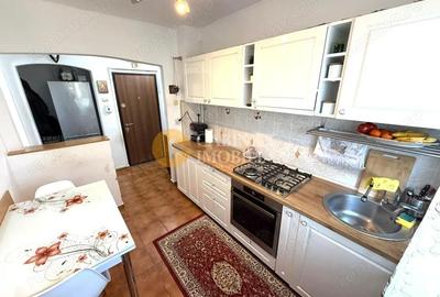 Apartament cu 2 camere semidecomandat, mobilat în Central