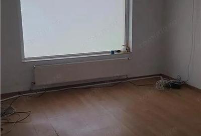 Spațiu comercial, de 52 mp, în Central - 13