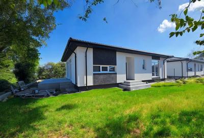 Casă cu 4 camere cu Canalizare în Tunari