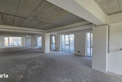 Spațiu comercial, de 40 mp, în Central - 8