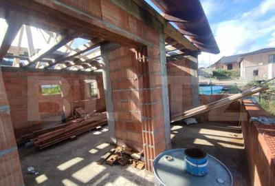 Casa la rosu 100mp,4 camere,750 mp teren extravilan,zona Dea - 3