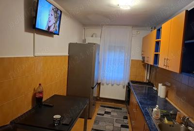 Inchiriez apartament cu 3 camere decomandat, mobilat si utilat in zona Lipovei - 2