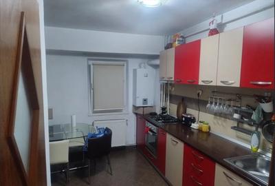 Apartament cu 3 camere semidecomandat, mobilat în 13 Septembrie
