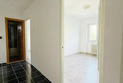 De vanzare: Apartament spa?ios, 3 camere, renovat. Str, Eliberarii - 6