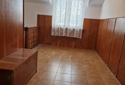 Vand casa zona 23 August - 5