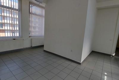 Spațiu comercial, de 100 mp, în Central
