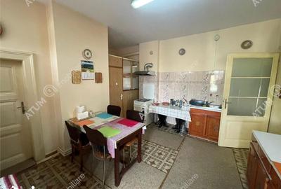 Casă cu 7 camere cu Canalizare în Sub Arini - 19