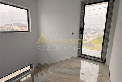 Duplex cu 4 camere cu Canalizare în Central - 12