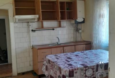 Casă cu 2 camere cu Teren 1600 Mp în Central - 3