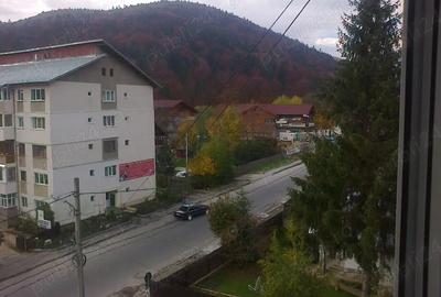 Apartament cu 3 camere semidecomandat în Central - 1