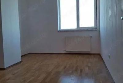 Apartament cu 3 camere decomandat în Sisești