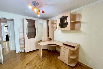 Apartament cu 3 camere decomandat în Planete - 1