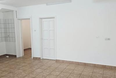 Inchiriere spatiu de birou, 36 mp, zona Vlahuta-Florilor. Inchiriere spatiu de birou, 36 mp, zona Vlahuta-Florilor. - 3