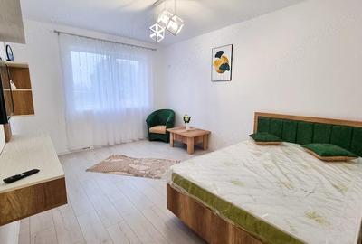 Garsonieră decomandată în Apărătorii Patriei