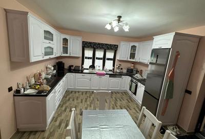 Casă cu 4 camere în 14 Mai - 6