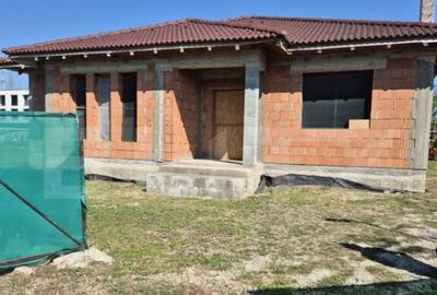 Casa in rosu cu 1500 mp teren - 8