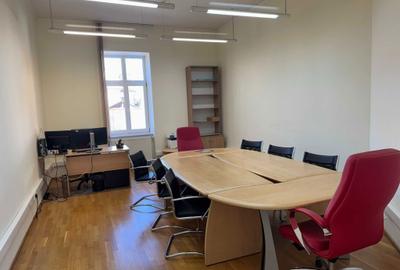 Spațiu comercial, de 220 mp, în Central - 7