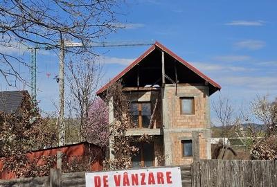 Casă individuală cu 4 camere cu Canalizare în Central - 1