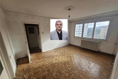 Apartament cu 3 camere semidecomandat în Micro I - 14