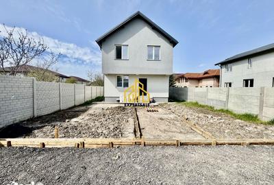 Casă cu 4 camere cu Teren 350 Mp în Domnești