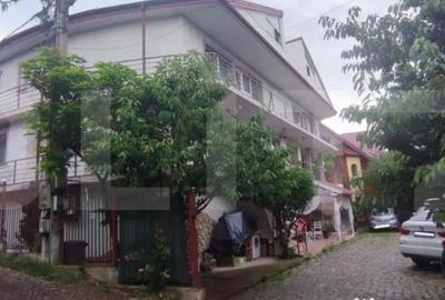 Casă cu 13 camere cu Teren 1000 Mp în Central