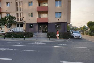 Spațiu comercial, de 50 mp, în Central - 8