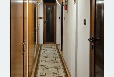 Apartament cu 3 camere decomandat în Alfa
